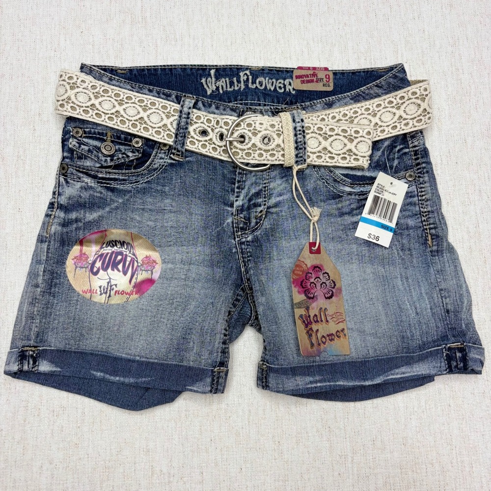 WallFlower Luscious Curvy Denim Shorts Size 9 Medium Wash Lace Belt Cuffed New